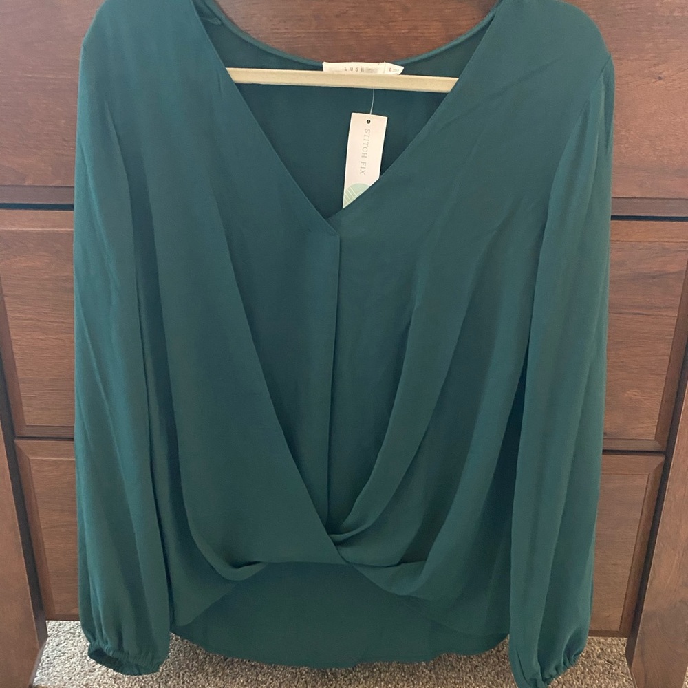 BNWT size large twist detail blouse